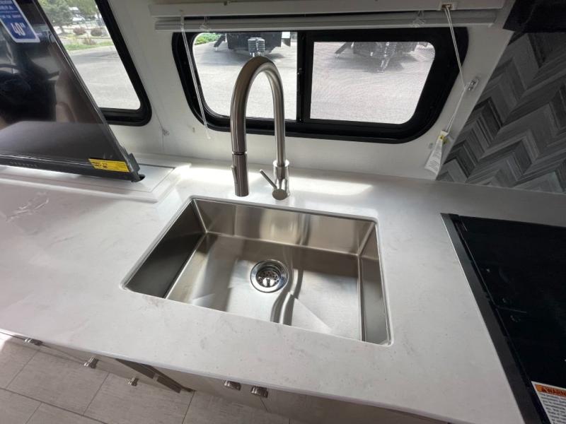 2027 Coachmen Leprechaun 319MB Ford 450, $ 139,990