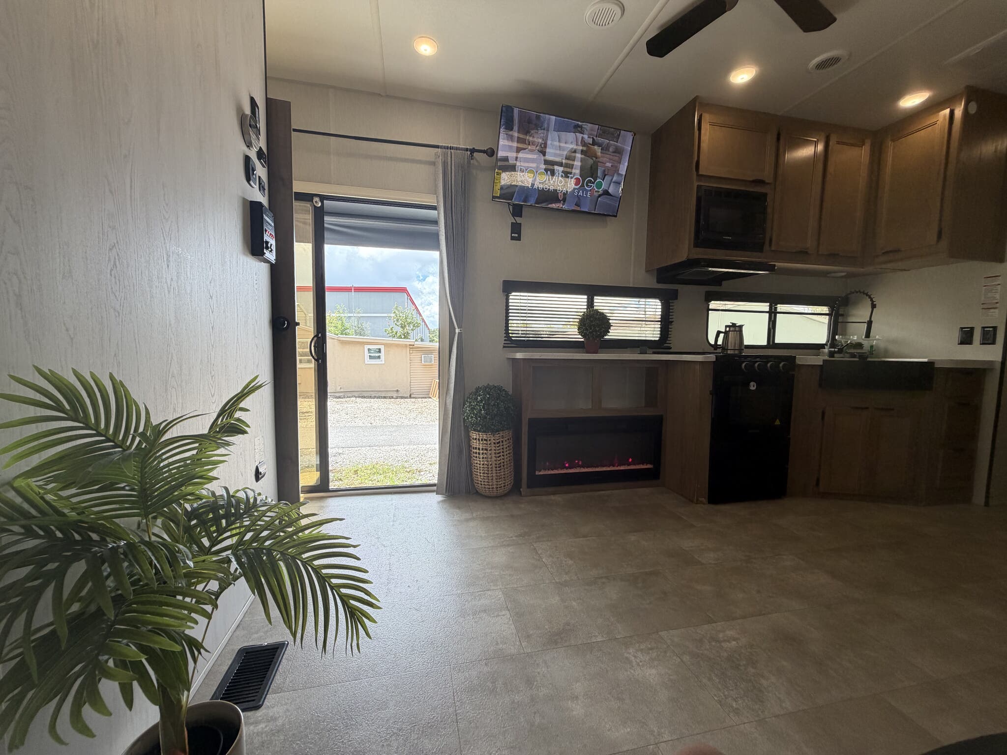 2024 Forest River Cherokee Timberwolf 39TN, $ 29,999