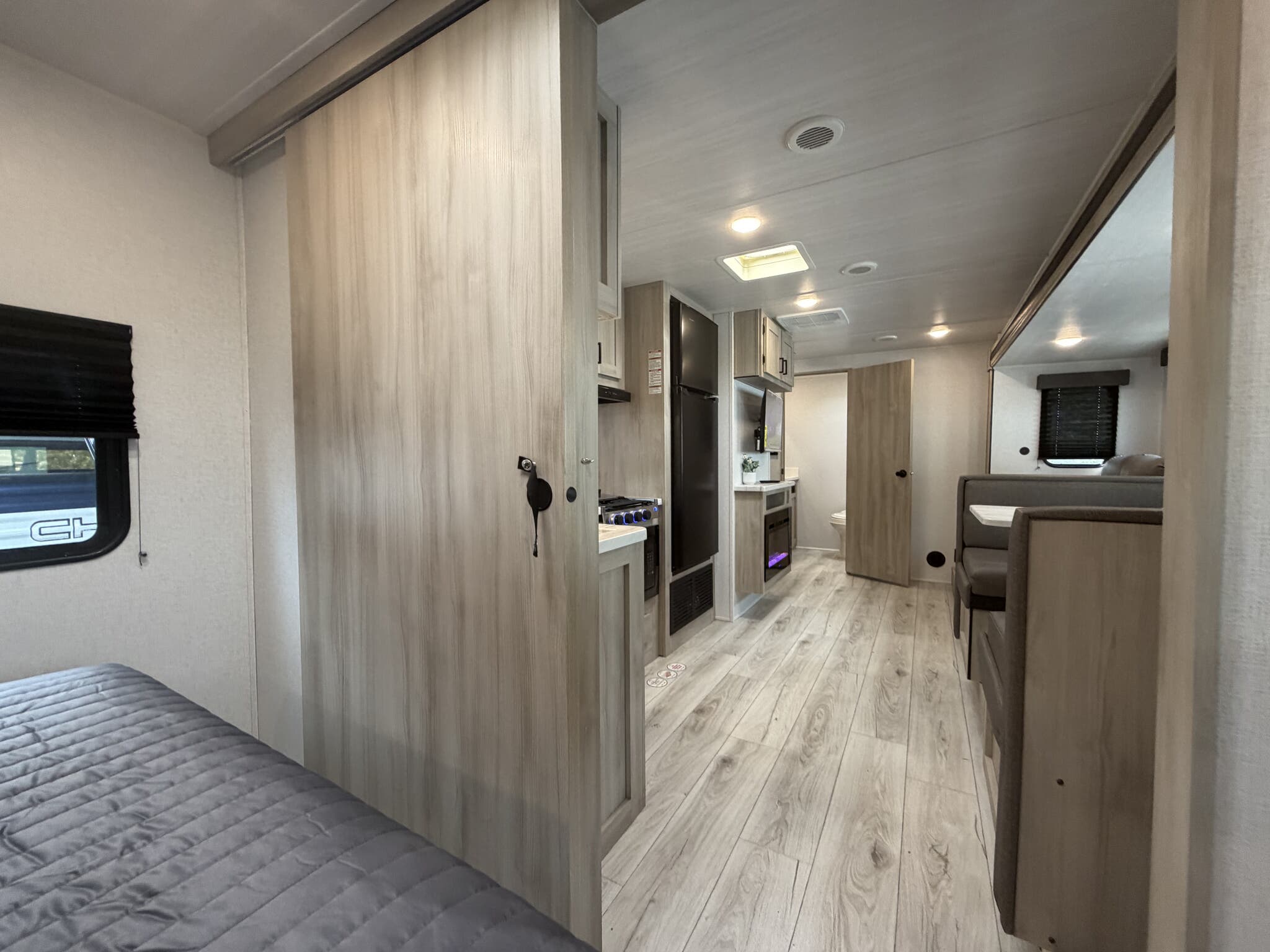 2025 East To West Silver Lake 2600RB, $ 24,995