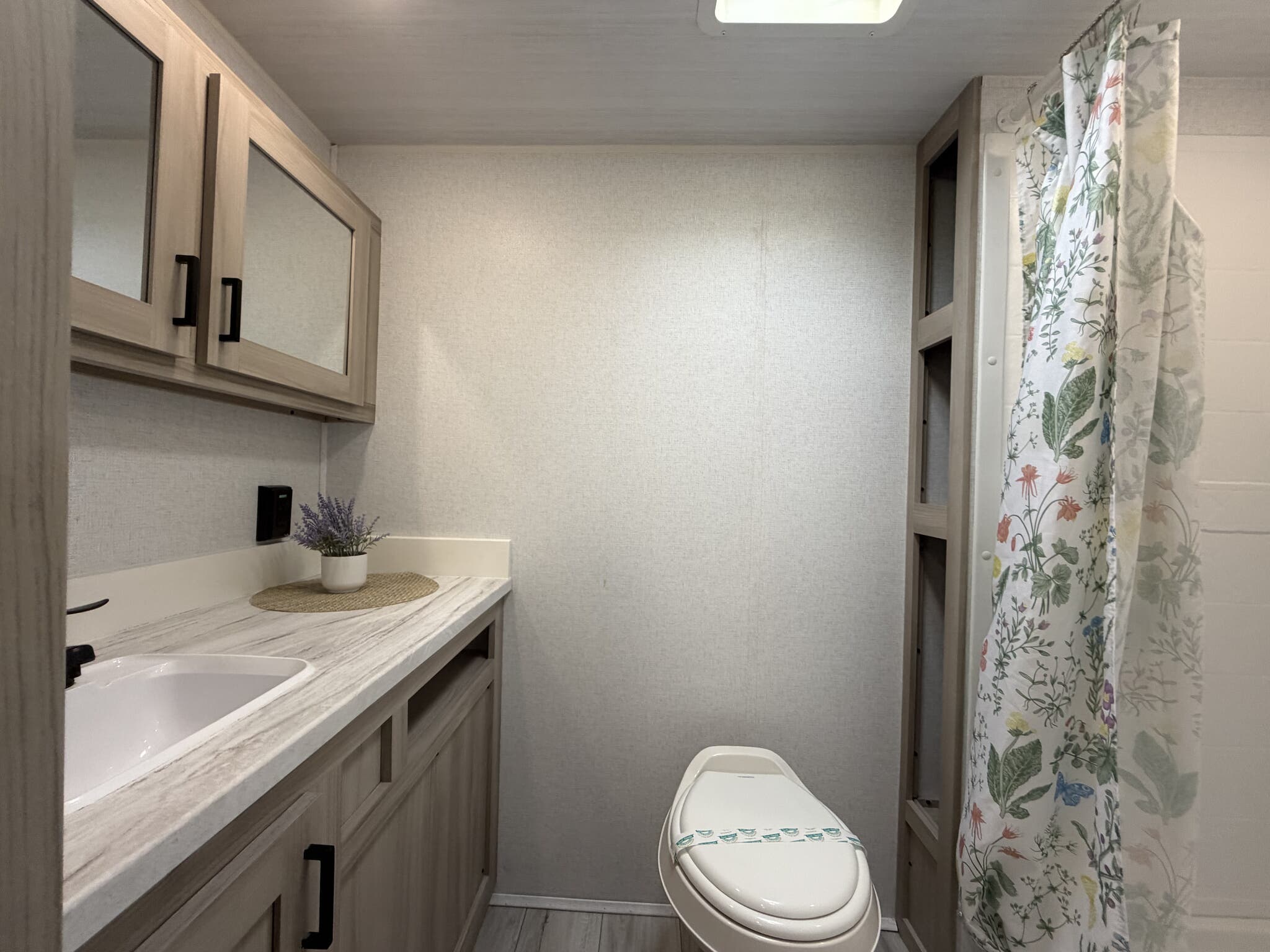 2025 East To West Silver Lake 2600RB, $ 24,995