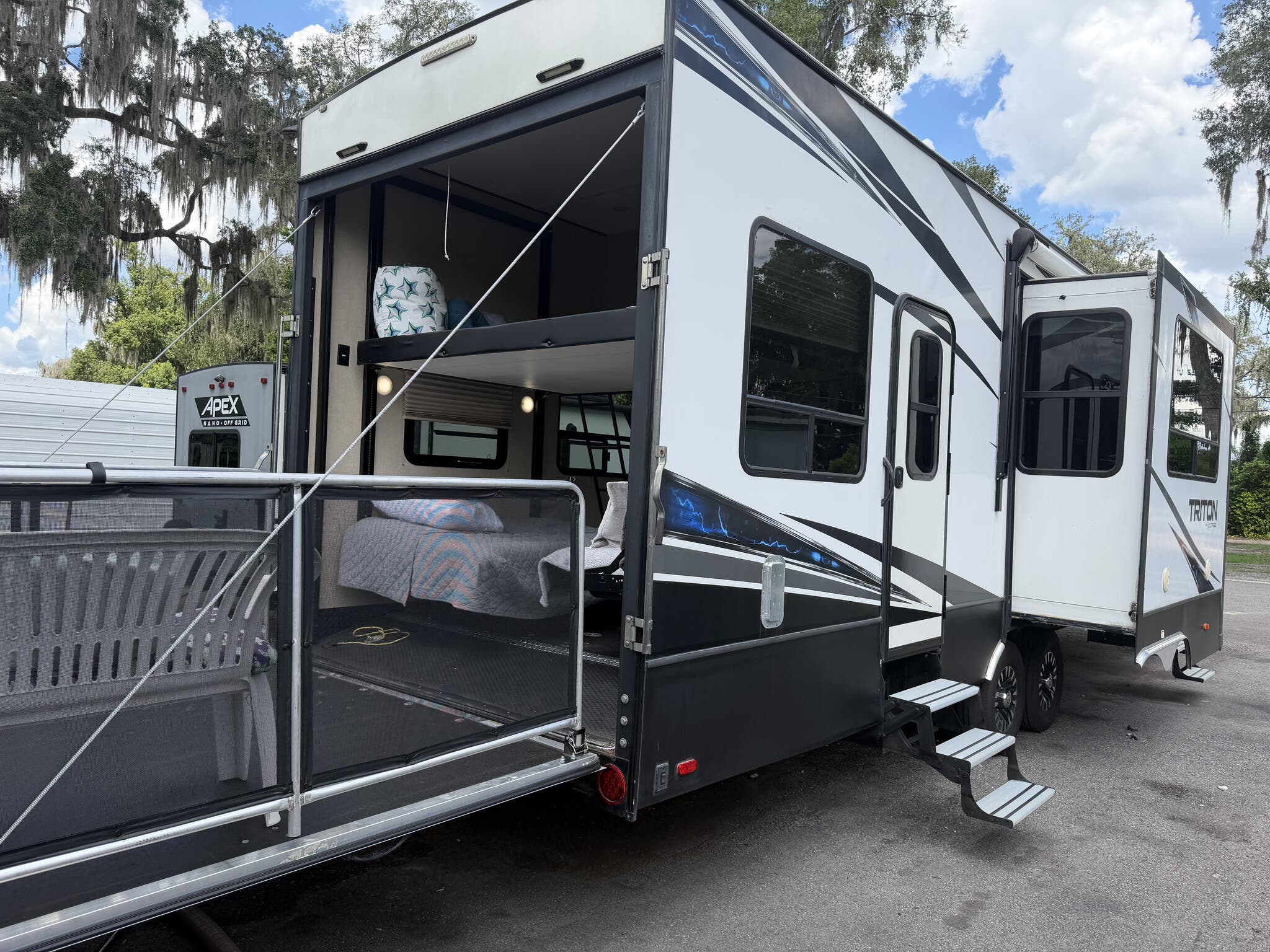 2018 Dutchmen Voltage Triton 3551, $ 29,999