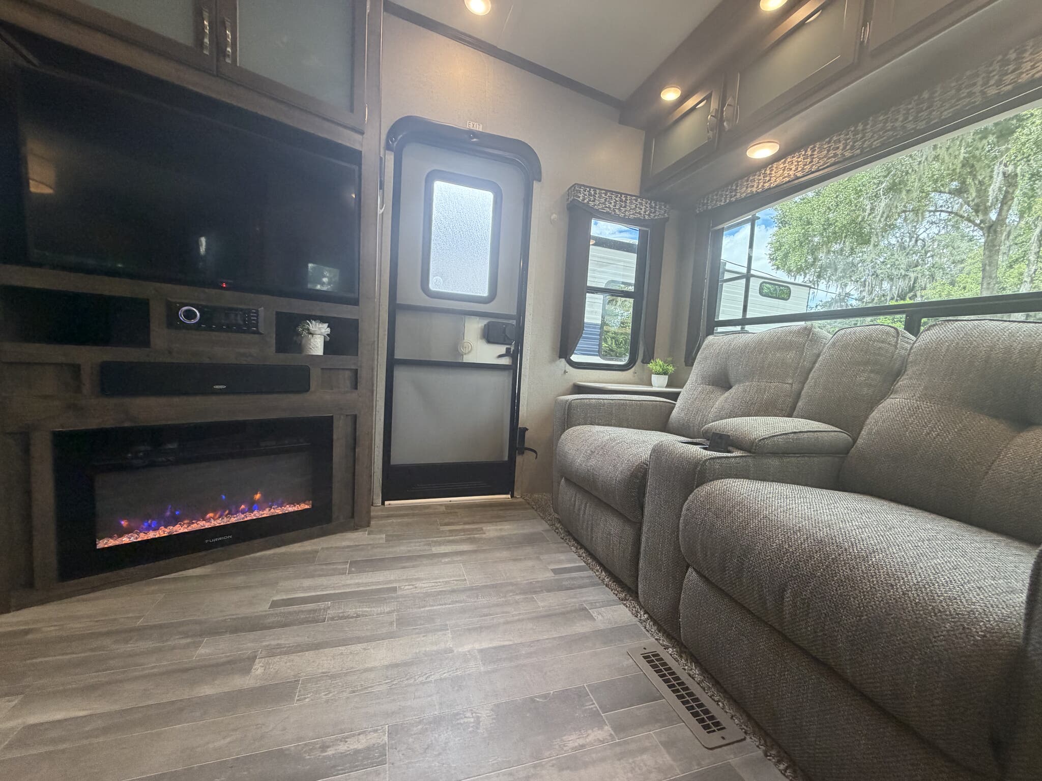 2018 Dutchmen Aerolite Astoria 2513RLF, $ 19,995
