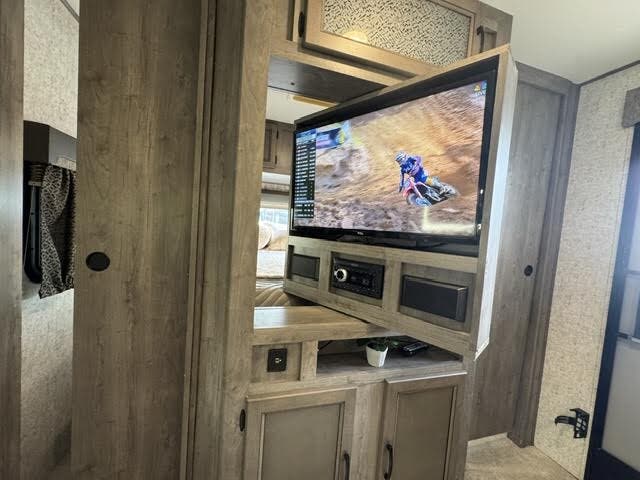 2020 Coachmen Apex Ultra Lite 289TBSS, $ 19,995