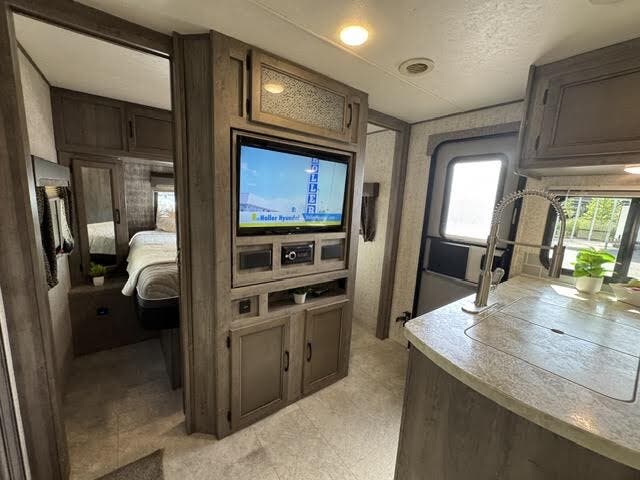 2020 Coachmen Apex Ultra Lite 289TBSS, $ 19,995