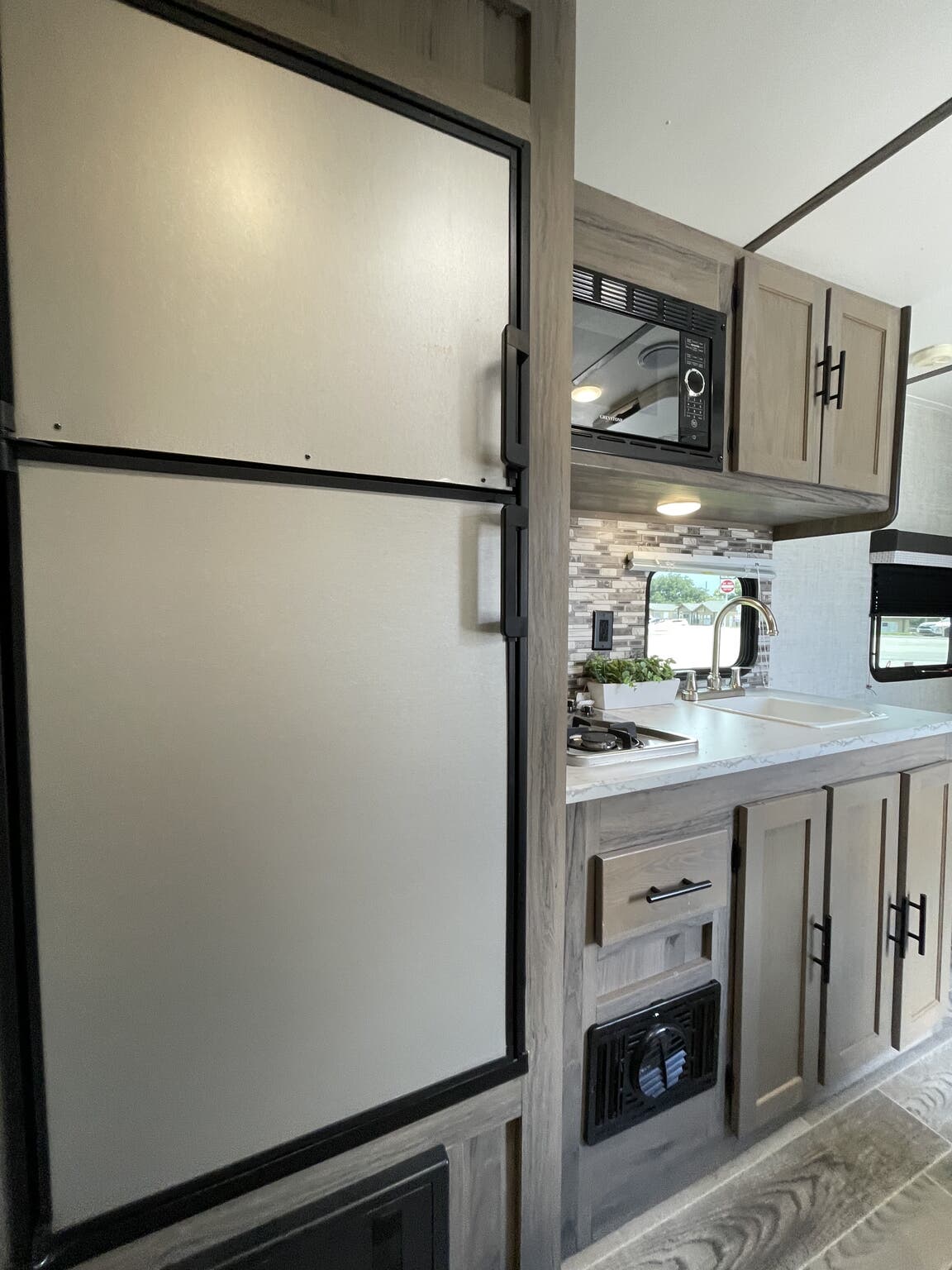 2022 Gulf Stream Ameri-Lite Super Lite 189DD, $ 10,750
