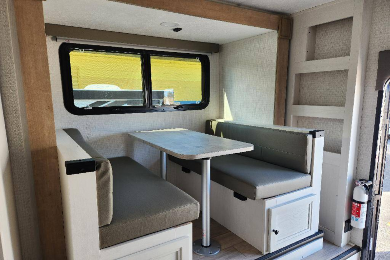 2025 Palomino Real-Lite Truck Campers HS-1912, $ 36,990