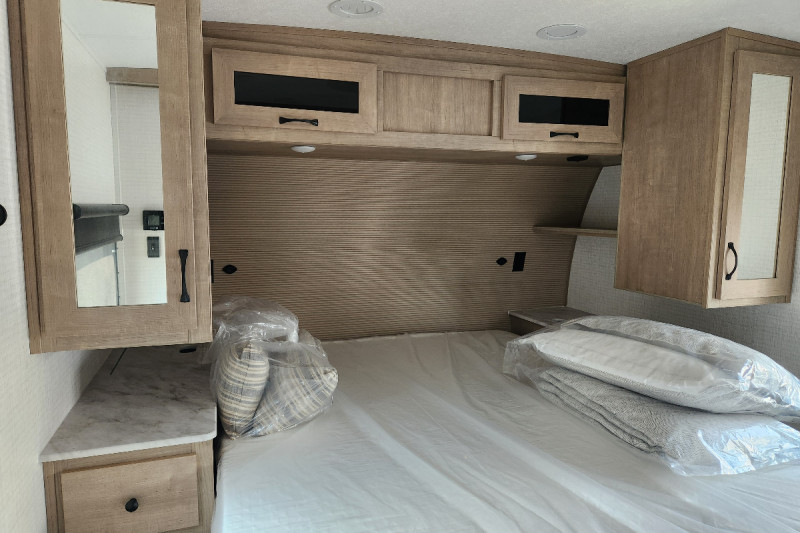 2025 Palomino SolAire Ultra Lite 2580RBSS, $ 38,990