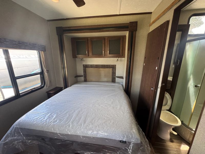 2017 Keystone Retreat Destination, $ 21,900
