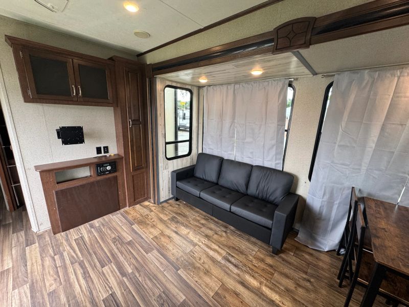 2017 Keystone Retreat Destination, $ 21,900