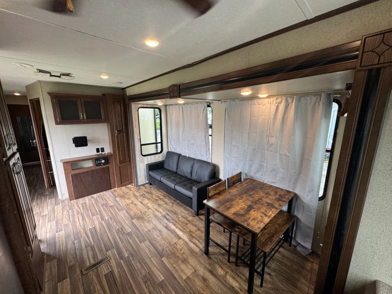 2017 Keystone Retreat Destination, $ 21,900