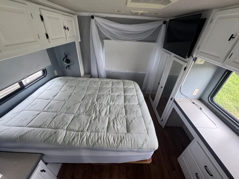 2004 Tiffin Motorhomes Allegro Bay Series, $ 17,000