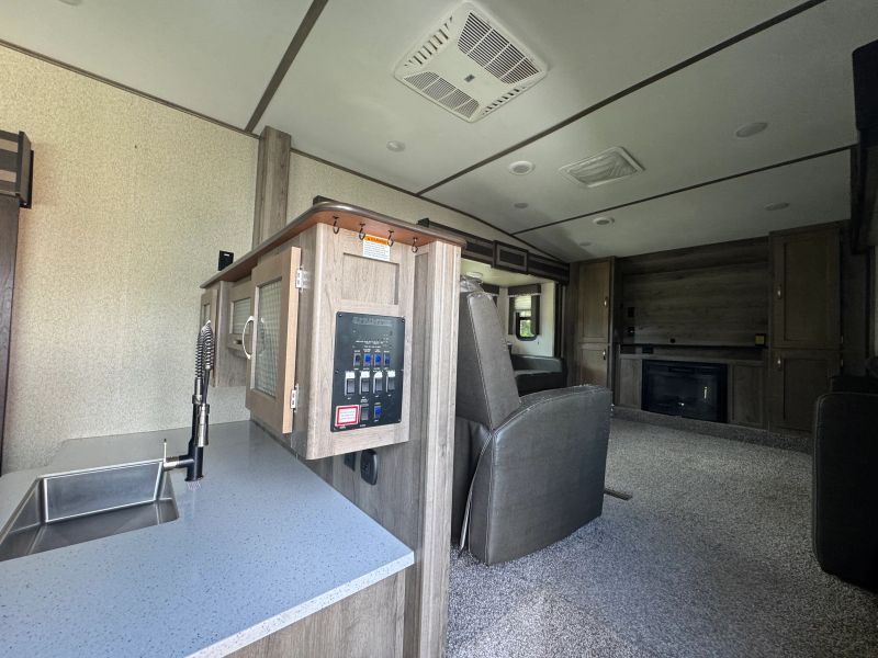 2019 Keystone Sprinter Limited FW, $ 19,900