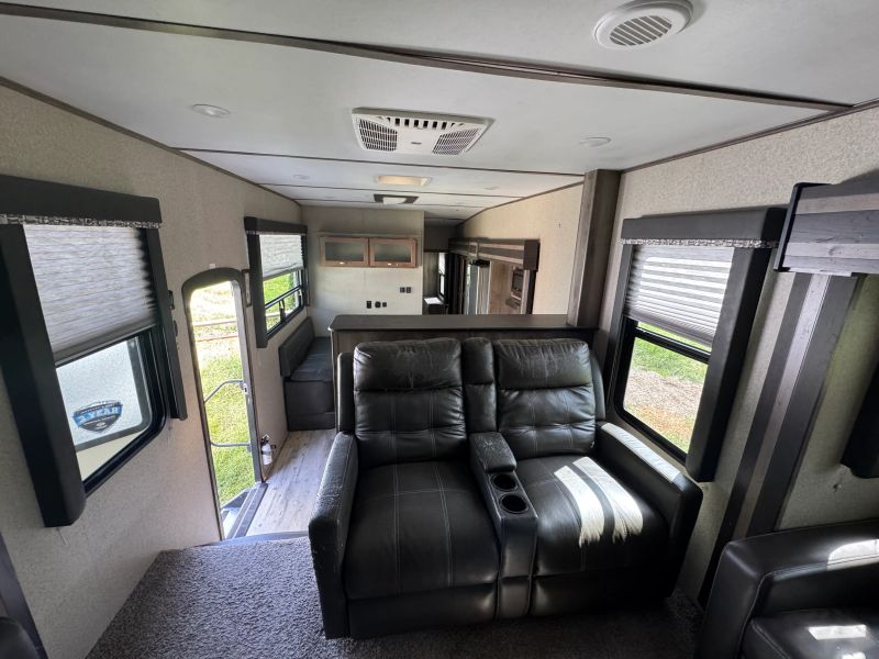 2019 Keystone Sprinter Limited FW, $ 19,900