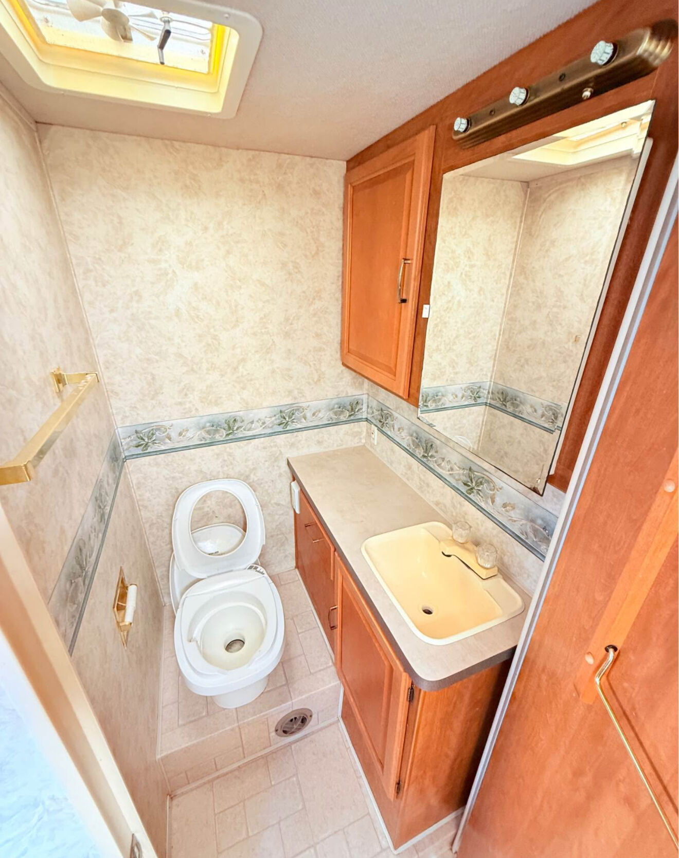 2004 Fleetwood Tioga 28FT, $ 0