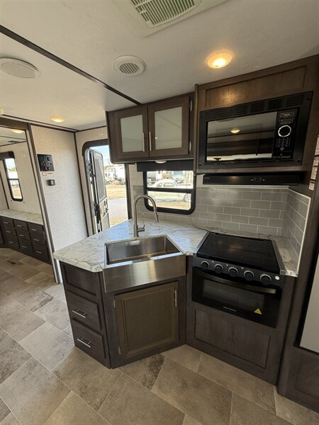 2021 Keystone COLEMAN 3055BS, $ 26,995