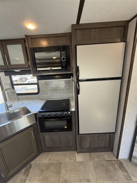 2021 Keystone COLEMAN 3055BS, $ 26,995