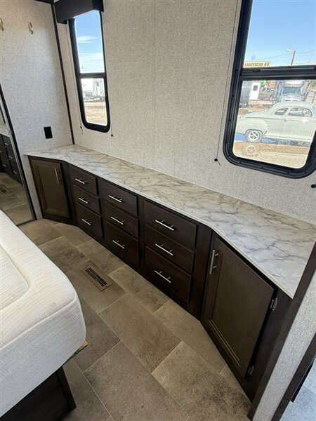2021 Keystone COLEMAN 3055BS, $ 26,995