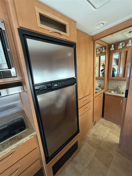 2008 Thor Motor Coach SIESTA 24SB, $ 47,500