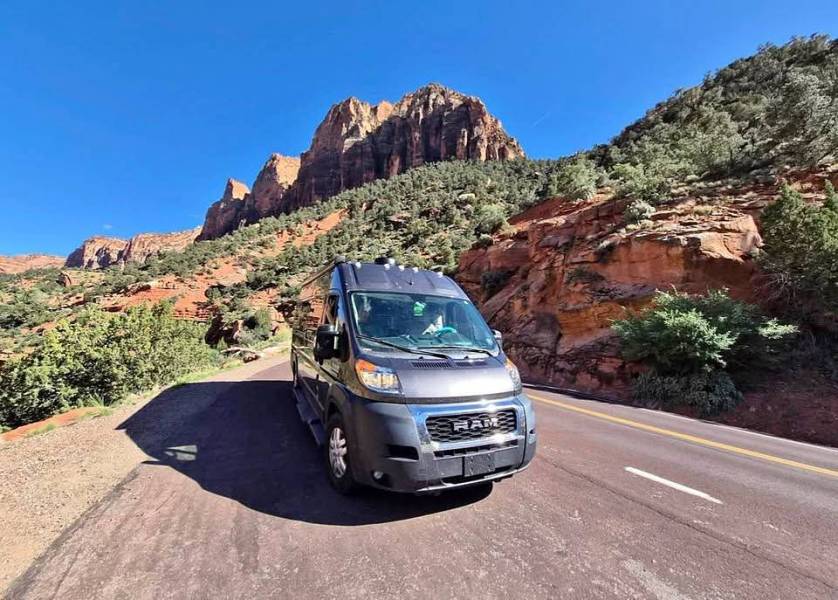 2022 Thor Motor Coach Sequence 20k, $ 77,800