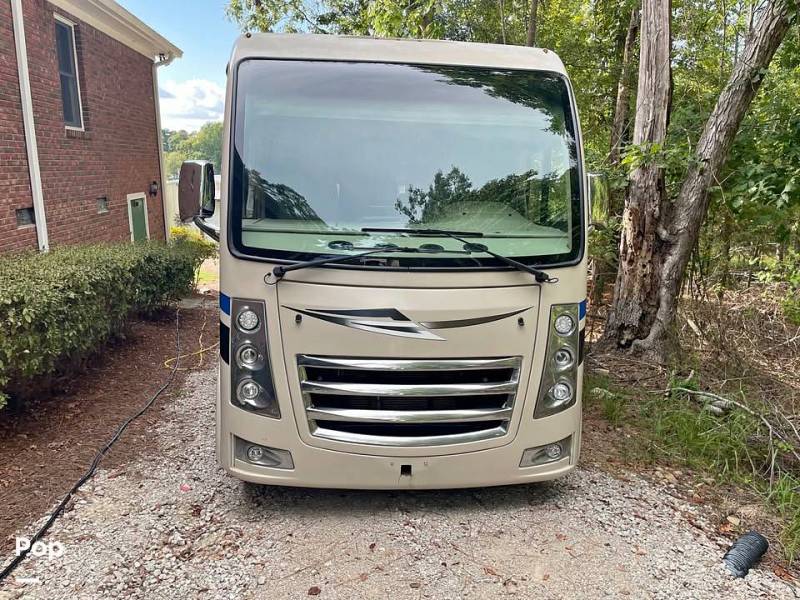 2021 Thor Motor Coach Vegas 24.1, $ 64,000