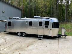 2018 Airstream Classic 30RB Twin, $ 99,900