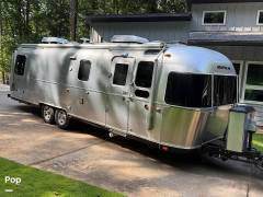 2018 Airstream Classic 30RB Twin, $ 99,900