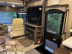 2017 Winnebago Forza 34T, $ 88,900