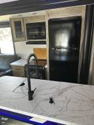 2022 Cherokee Arctic Wolf 3660 SUITE, $ 45,800