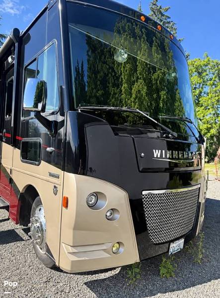 2019 Winnebago Adventurer 36Z, $ 92,200