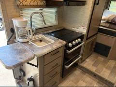 2021 Thor Motor Coach Quantum SE22, $ 57,900