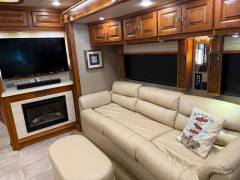 2018 Tiffin Allegro Bus 40 AP, $ 256,000