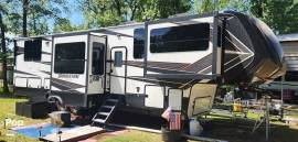 2019 Grand Design Momentum 376TH, $ 58,900