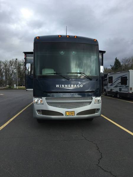 2014 Winnebago Adventurer 38Q, $ 93,900