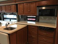 2014 Winnebago Adventurer 38Q, $ 93,900