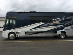 2014 Winnebago Adventurer 38Q, $ 93,900