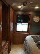 2014 Winnebago Adventurer 38Q, $ 93,900