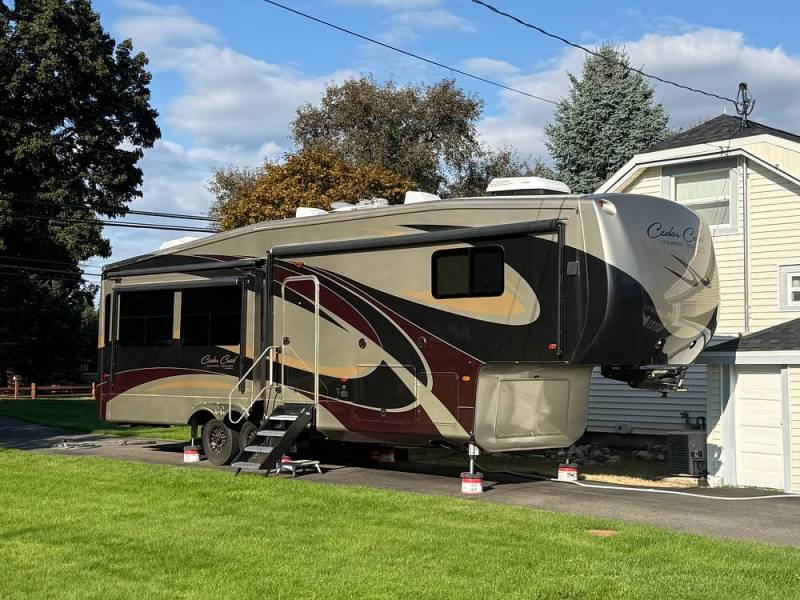 2016 Forest River Cedar Creek 34RE, $ 35,000