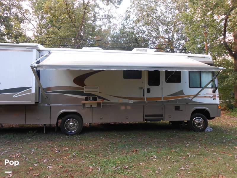 2006 Winnebago Voyage 33V, $ 35,000