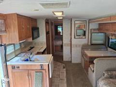 2006 Winnebago Voyage 33V, $ 35,000
