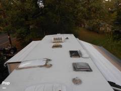 2006 Winnebago Voyage 33V, $ 35,000