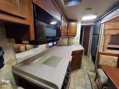 2005 Newmar Kountry Star 3910, $ 50,000