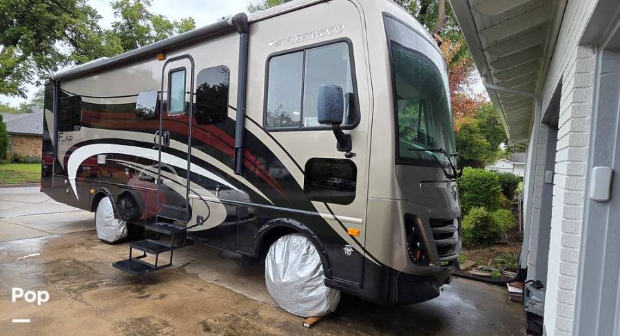 2015 Fleetwood Flair 26D, $ 50,000