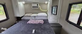 2015 Fleetwood Flair 26D, $ 50,000