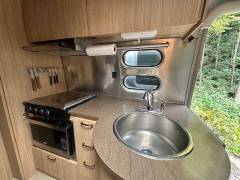 2019 Airstream Flying Cloud 25FB Queen, $ 73,400