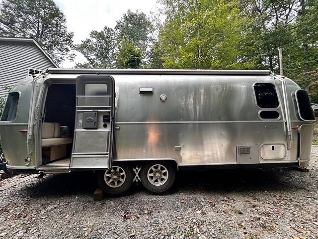 2019 Airstream Flying Cloud 25FB Queen, $ 73,400