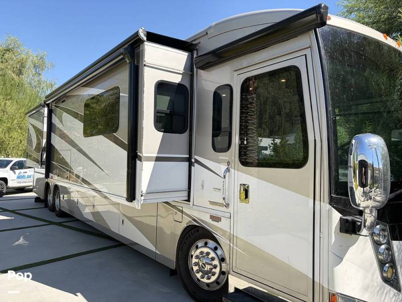 2015 Winnebago Tour 42HD, $ 180,000