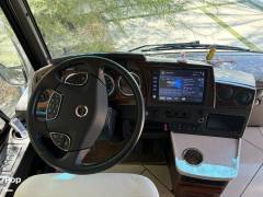 2015 Winnebago Tour 42HD, $ 180,000