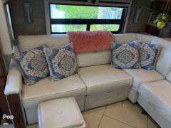 2015 Winnebago Tour 42HD, $ 180,000