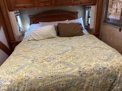 2015 Winnebago Tour 42HD, $ 180,000