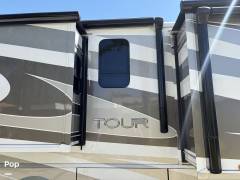 2015 Winnebago Tour 42HD, $ 180,000